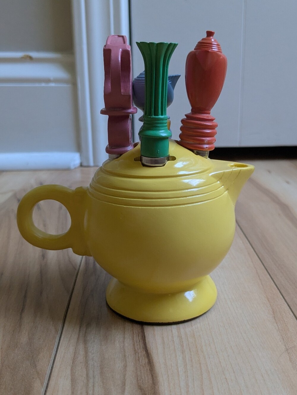 Fiesta Vintage Homer Laughlin Yellow Teapot Appetizer Cheese Knives Spreaders